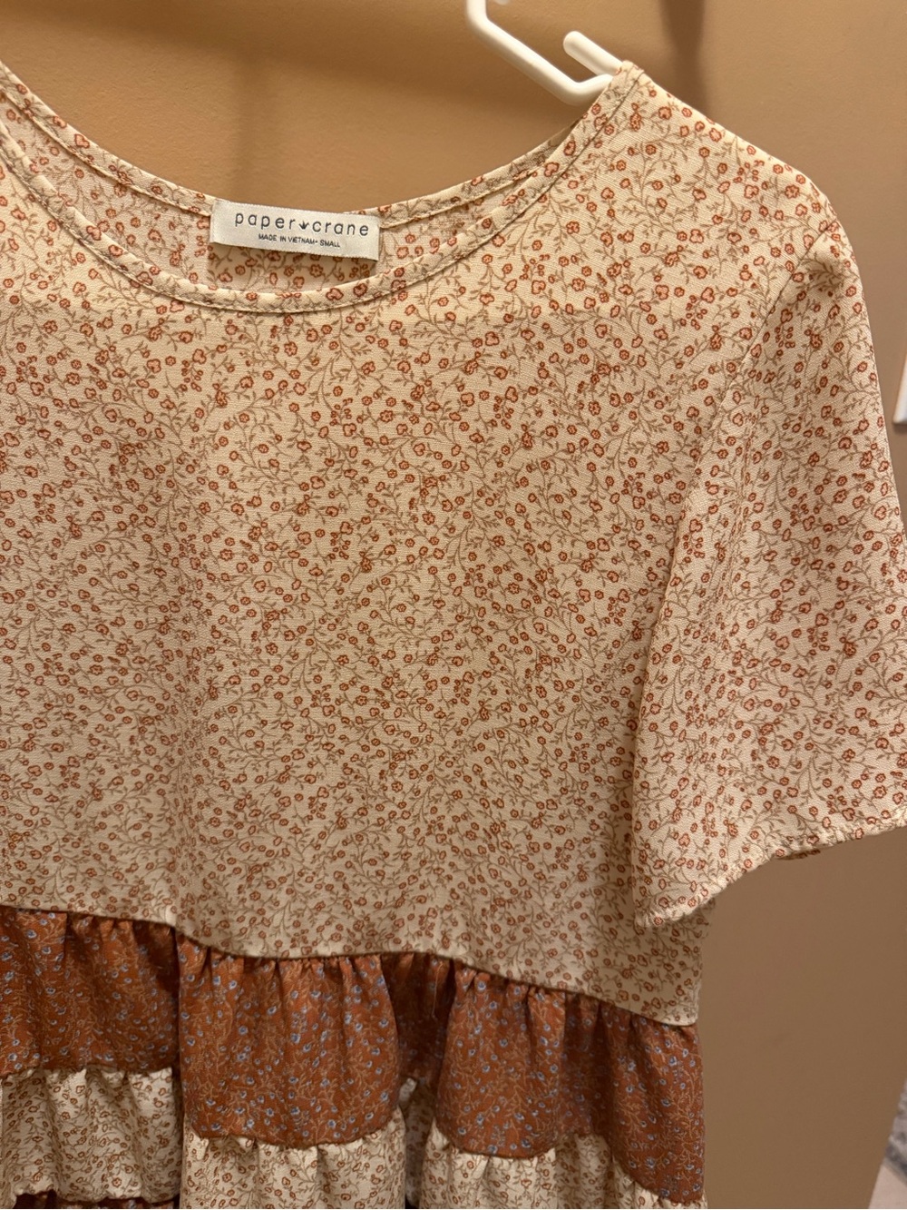 Paper Crane Cream and Rust Tiered Floral Short Sleeve Top - Picture 2 of 3